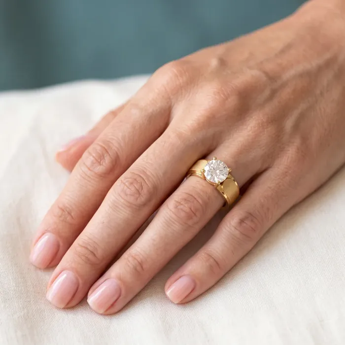 Yael ring, worn — visualisation
